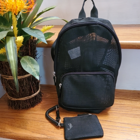Mesh Backpack - Picture 3 of 3
